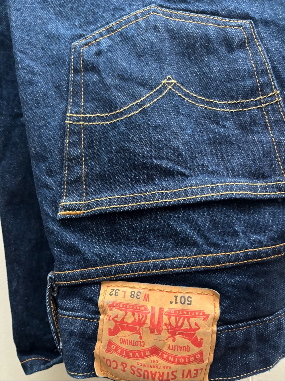 Levi's Men Blue Denim Straight Jeans with Contrast Stitching